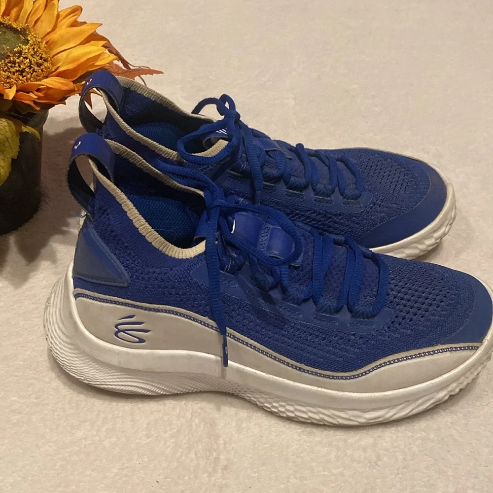UNDER ARMOUR CURRY 8 Flow Like Water Size 6Y Sneakers